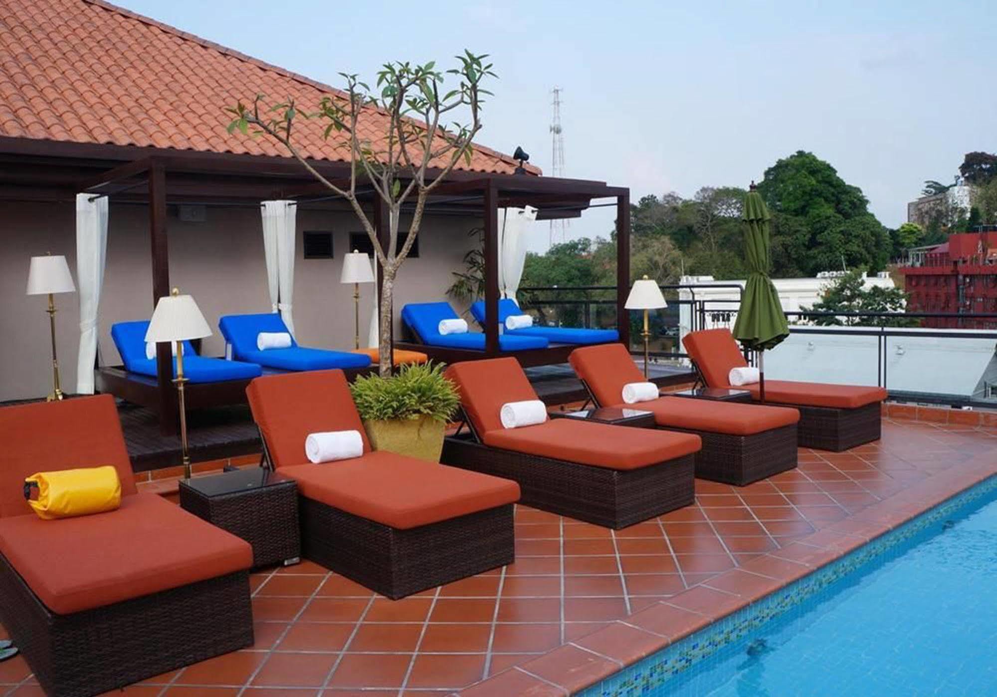 Отель Casa Del Rio Melaka Экстерьер фото
